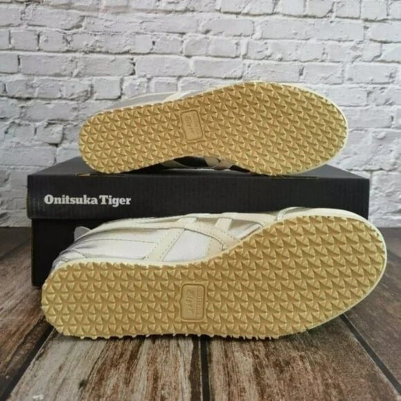 New Onitsuka Tiger Mexico 66 Silver Sneakers - Picture 2 of 5